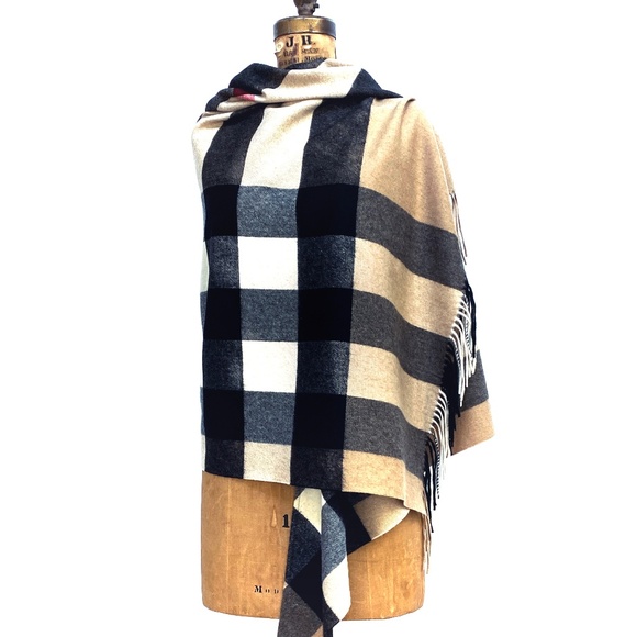 Burberry Cashmere Giant Check Triangle Bandana Scarf / Wrap - Picture 12 of 16